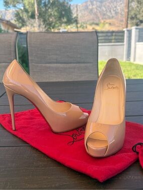 Christian Louboutin Very Privé Nude Patent Leather Heels – Size 37